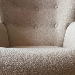Fauteuil scandinave + pouf Lylou Tissu bouclette lainée Crème
