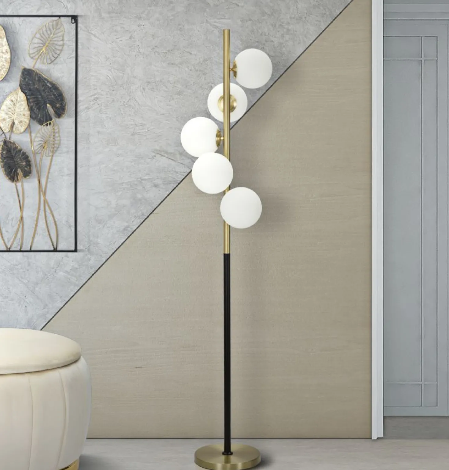Lampadaire 5 lumières métal doré et noir avec sphères en verre blanc