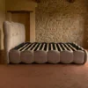 Lit-coffre design boule Bilbola avec sommier relevable 140x200cm Velours Taupe