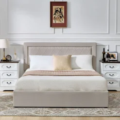 Lit coffre Sandiego avec sommier relevable 160x200cm et tête de lit cloutée Velours Taupe