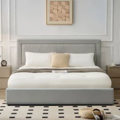 Lit coffre Sandiego avec sommier relevable 180x200cm et tête de lit cloutée Velours Gris clair
