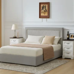Lit coffre Sandiego avec sommier relevable 160x200cm et tête de lit cloutée Velours Gris clair