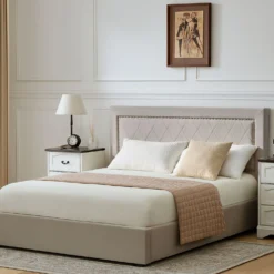Lit coffre Sandiego avec sommier relevable 140x200cm et tête de lit cloutée Velours Taupe