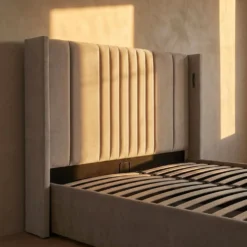 Lit complet avec sommier relevable prises USB et lumières intégrées Line 140x190cm Velours Taupe
