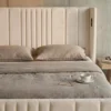 Lit complet avec sommier relevable prises USB et lumières intégrées Line 180x200cm Velours Beige