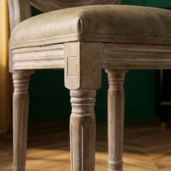 Lot de 2 chaises de style médaillon Louis XVI Bois massif patiné et Simili Taupe