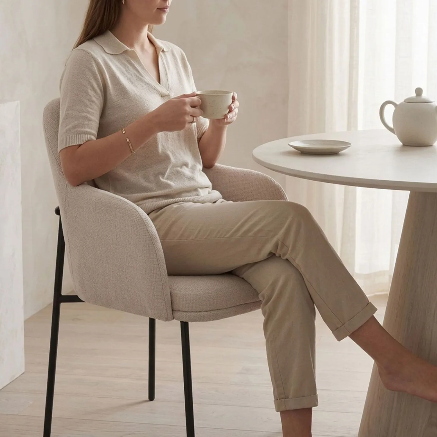 Lot de 4 chaises modernes matelassées Inaya Métal Noir et Tissu Beige
