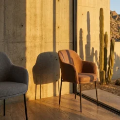 Lot de 4 chaises modernes matelassées Inaya Métal Noir et Tissu Gris