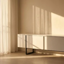 Meuble TV moderne avec 2 portes Valmain L180cm Blanc et Métal Noir
