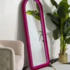 Miroir mural Cloe cadre en bois Velours Fuchsia