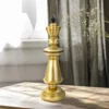 Roi d'échecs décoratif doré en polyrésine accents noirs