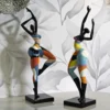 Sculpture Danseuse finition multicolore socle Noir en polyrésine