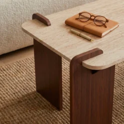 Table basse au design Art Déco Cezanne 60x120cm Effet travertin Beige et Bois foncé