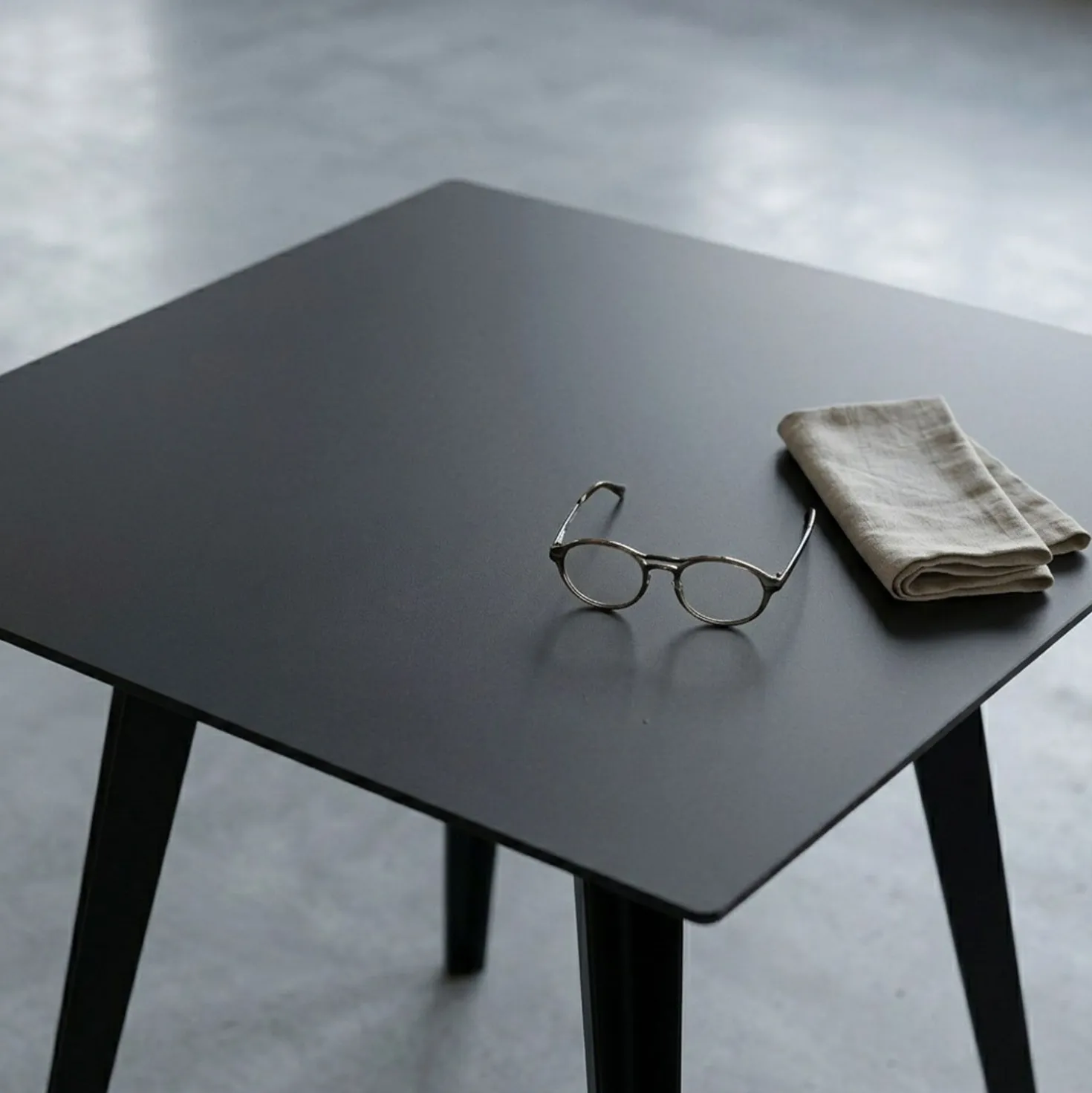 Table d'appoint carrée 40cm Bipolart Métal Noir
