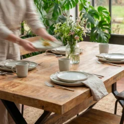 Table à manger rectangulaire style industriel 150cm Rustica Bois de manguier et Métal Noir