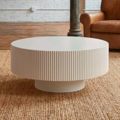 Table ronde L78,5cm avec rainures verticales sculptées Pulsar Blanc cassé