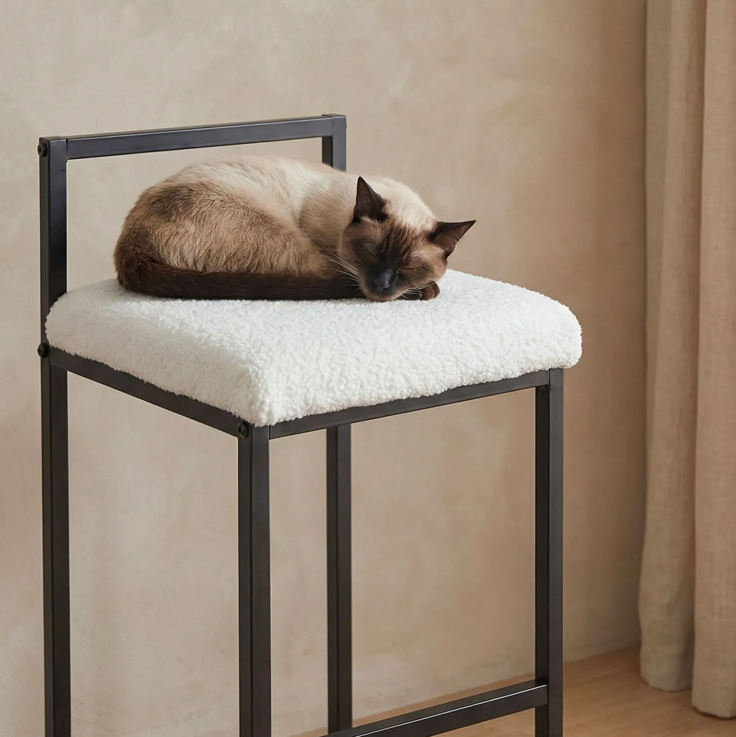 Tabouret de bar en métal Drakkar Noir et Tissu bouclette Crème