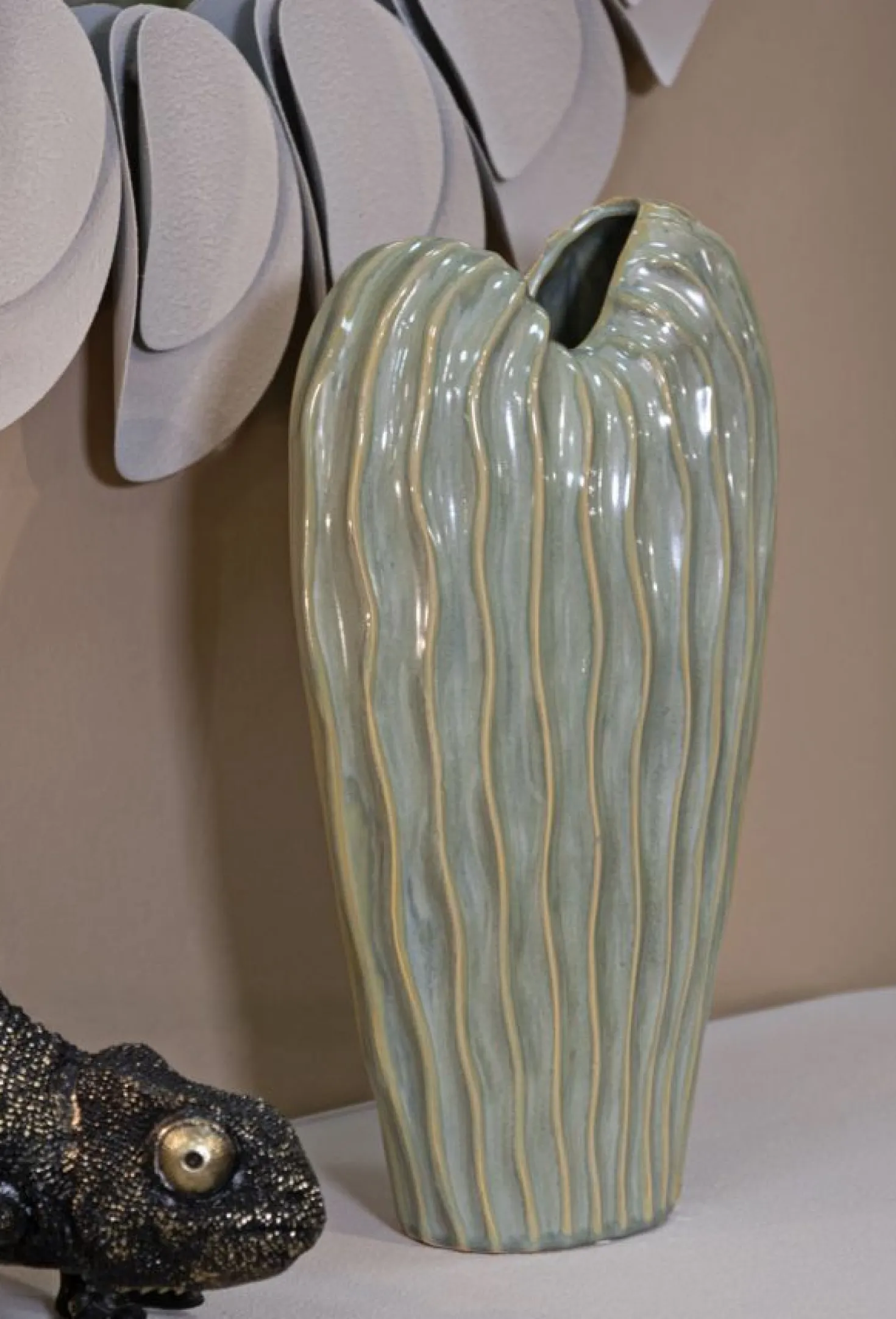 Vase décoratif en céramique texturée Vert