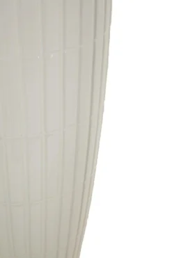 Vase en céramique blanche avec anneaux dorés