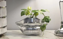 Vase en résine argentée Lips