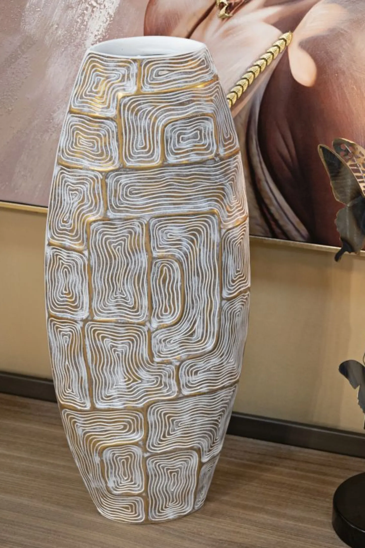Vase polyrésine motifs géométriques blanc et or